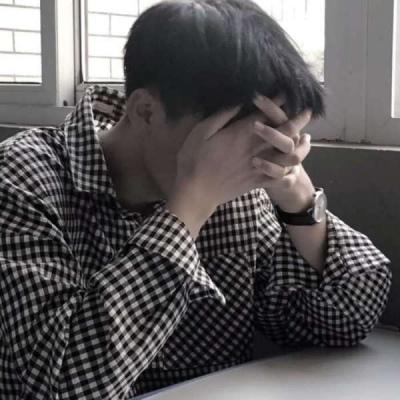 男生头像  糟糕都2025了 你还没放下他