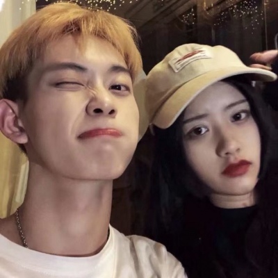 真人情侣头像/我飞向宇宙 却被你逮回小小星球