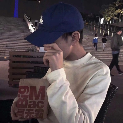 抱着希望也抱着月亮 做上一个甜甜的梦