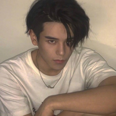 念七 帅气精致男生头像