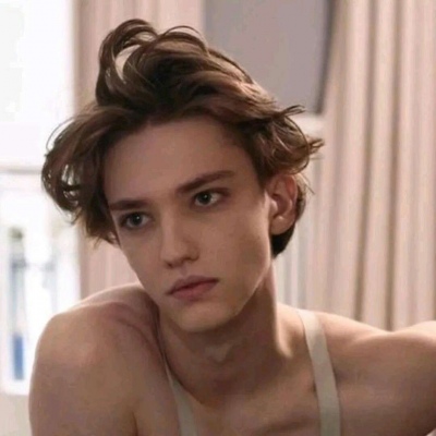 精致偏欧美风男生头像 念七