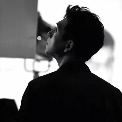 黑白男生头像.