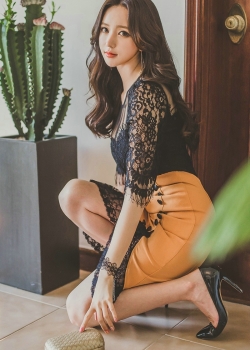 蕾丝美女透视装高挑气质迷人酥胸美腿写真