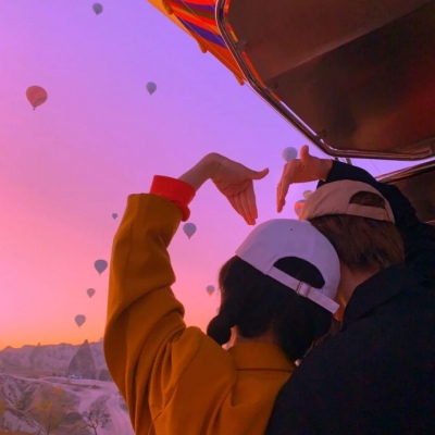 白灏宇:情侣头像/真人/唯美/我在山海里   爱在河流里  你在雾里