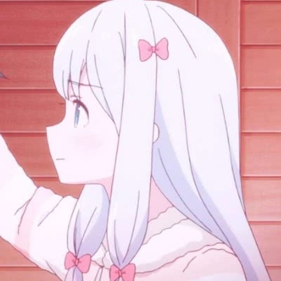 月亮坠入不见底的河，星星垂眸惊动了舸。