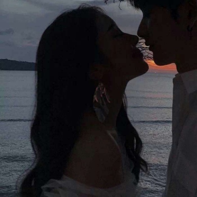 〈陈情〉优质甜美情侣头像 后来你的名字再也不是我拒绝别人的理由。