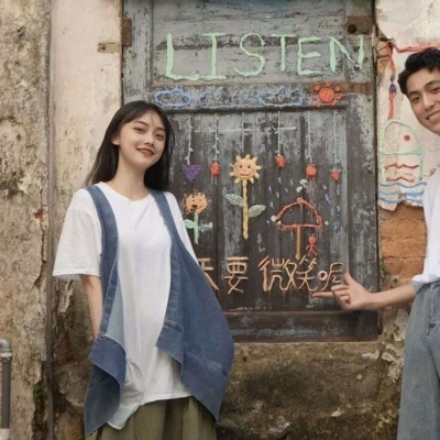 情侣头像/别在最舒坦的年纪选择安逸