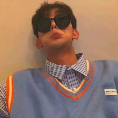 阡韵  |  男头#总有人把你的忍让与迁就当成软弱无能来践踏。#