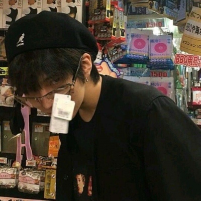 林知晚  ins简单超酷男头/我过得很难过 忙碌里还有失落