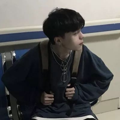 乔木『男头』愿我如星君如月，夜夜流光相皎洁。