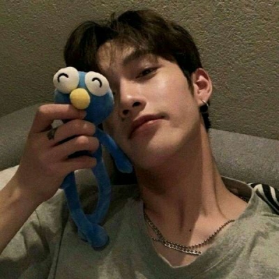 〈陈情〉复古男生头像 我们都是泛泛之辈，听首歌做个梦都会流泪。