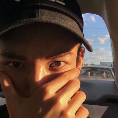 sehun:宇航员在浩瀚宇宙数星星 我透过窗子对月亮许愿今晚能够梦到你