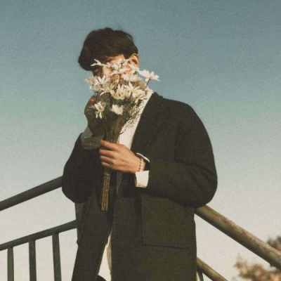 意境男头/ 当一个男孩对我坦诚爱意与温柔时我将举起双手向他投降?