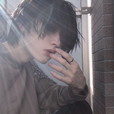 林哲 小清新个性意境男生头像 开始是心动 后来便想要长久