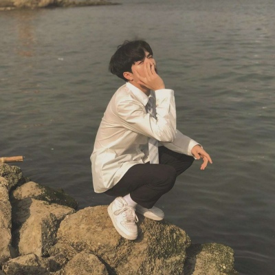 温暖阳光系男生头像，望喜.