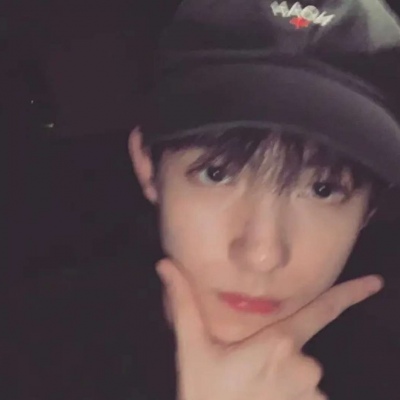 男生头像:干净，对自己的决定怎么可以包有怀疑