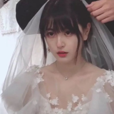 祝女孩子们在2025年可以开心不要掉眼泪...人间不值得，但你值得♡