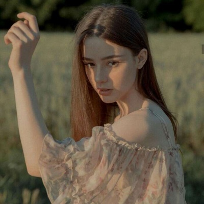 女生头像/欧美范/时尚/愿你风月都好看，爱恨皆浪漫。