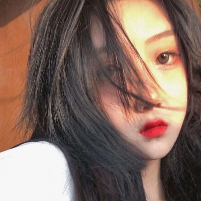 苏祁:高冷可爱女头我对你的喜欢就像拖拉机上山般轰轰烈烈.