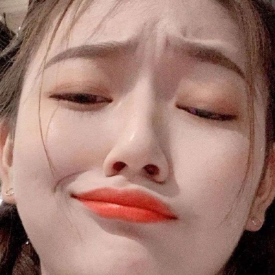 沙雕头像  英姐姐的腿不是腿，塞纳河畔的春水。