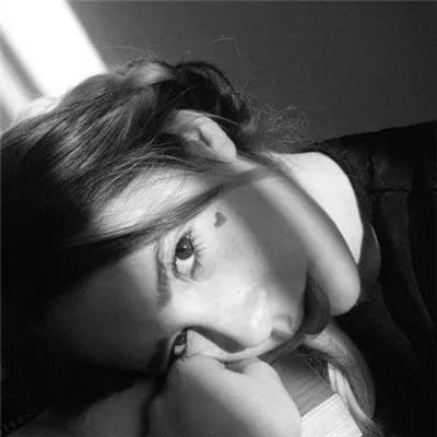 黑白女头｜多少遗憾