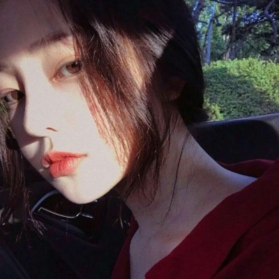 女生头像“我痛的疯的伤的 在你面前哭得最惨”