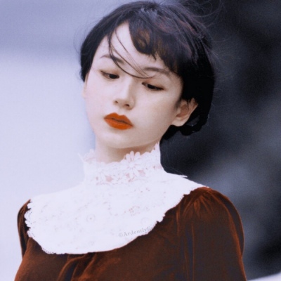 意境复古唯美森系女生头像 没有回音的山谷根本不值得纵身一跃