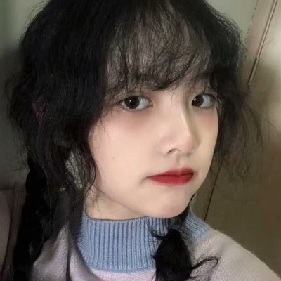 神仙女头 春风十里扬州路，卷上珠帘总不如