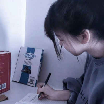 七漆  ?  你在看书，我在看你.