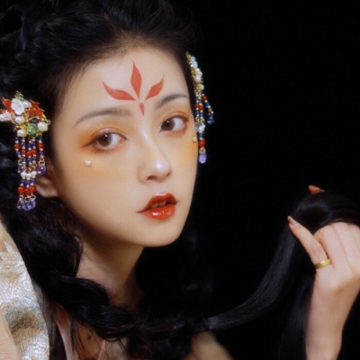 白灏宇:女生头像/古风/闺蜜/若命运不公，你还有一次机会，赢得掌声。