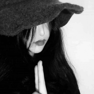 尧/黑白女头/我始终不是那个值得你狂奔的人