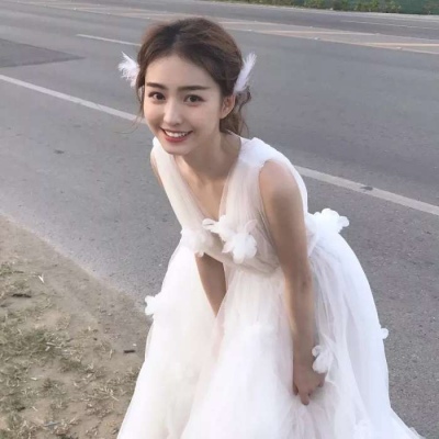 真人女生头像 人嘛都那么努力向前了就别回头了