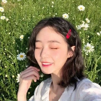 暖心绿色女生头像ins：忘记了孤独.