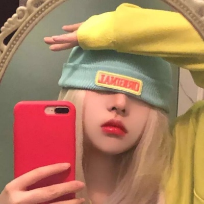 女生头像/太阳强烈，水波温柔。