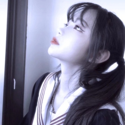 这个星球偶尔脆弱，而我也偶尔，想与你沉没.