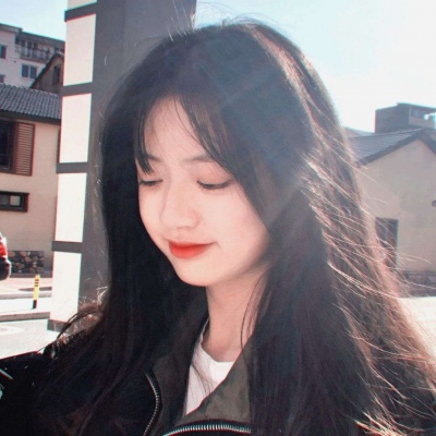 顾夕   可爱鬼闺蜜头像/关掉整座城市的灯，和你坐在月光里