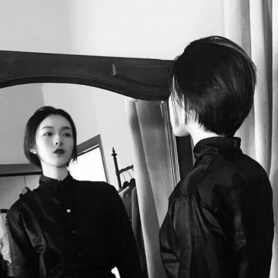 黑白的女生头像