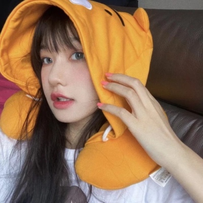 高清女头:一个人走路也是和地球单独约会