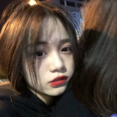 女生头像：嫉妒心里像汽水加了柠檬汁，咕嘟咕嘟冒酸泡