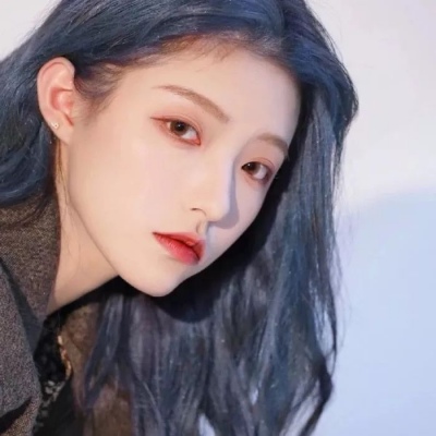 女生头像礼貌拿图冒犯会删