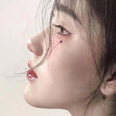 女头 我根本忘不掉你 每次看到路边的垃圾就会想起你.