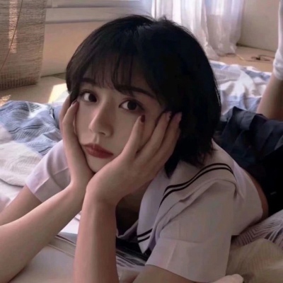 短发微甜女生头像-エロス