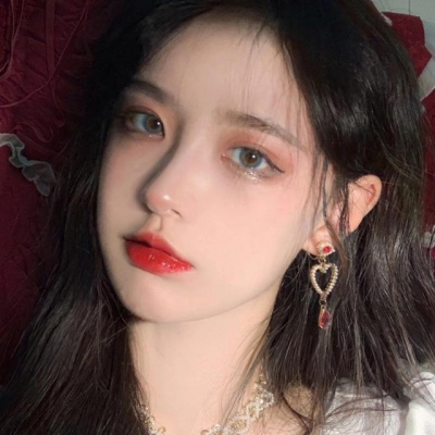 By.宿醉/女生头像/自先沉稳， 而后爱人。