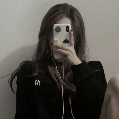 对镜自拍女生头像