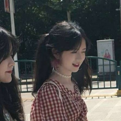 “不管什么时候 只要你回头 我比春天还温柔”