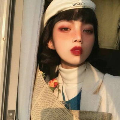 苏瓷:成熟高冷女头（个性 优质 成熟 气质 高冷）