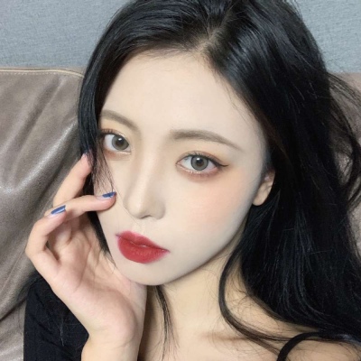 宋噫-女生头像/愿我们在彼此看不到的日子里熠熠生辉.