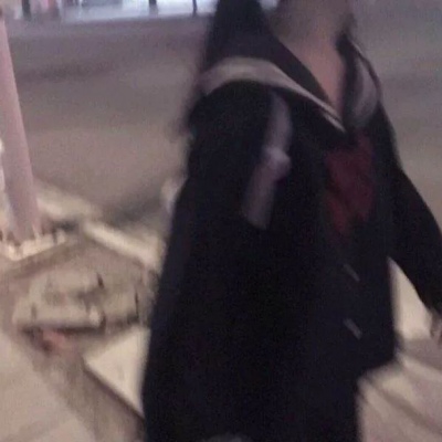 月亮很亮，亮也没用，没用也亮。我喜欢你，喜欢也没用，没用也喜欢。