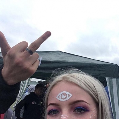 .“终有一天你会静下心来像个局外人一样看自己的故事笑着摆头”?