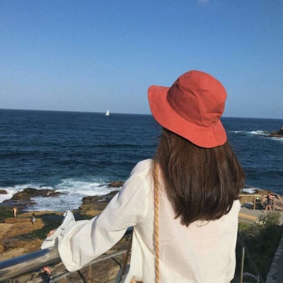 白灏宇:女生头像/意境/小清新/背影/人生当苦无妨，良人当归即好